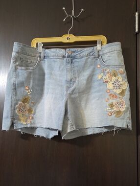 Stit isch Star ladies Shorts Embroidered floral Light Blue Jean Shorts size 16